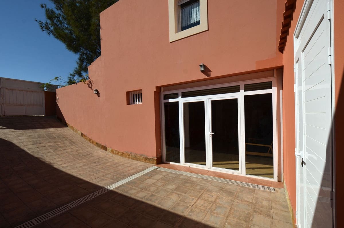 6 soveværelse Villa til salg i Puerto del Rosario med swimmingpool garage - € 590.000 (Ref: 5899498)