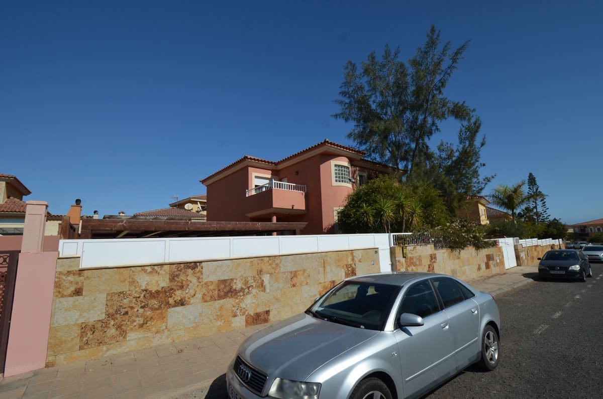 6 soveværelse Villa til salg i Puerto del Rosario med swimmingpool garage - € 590.000 (Ref: 5899498)