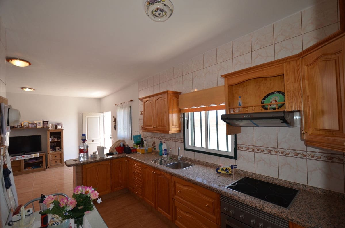 6 soveværelse Finca/Landehus til salg i Gran Tarajal med garage - € 950.000 (Ref: 6977656)