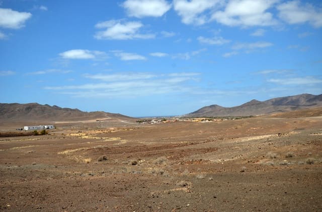 6 bedroom Finca/Country House for sale in Gran Tarajal, Tuineje with garage - € 950,000 (Ref: 6977656)