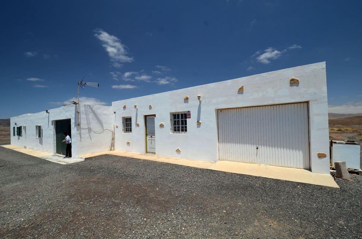 6 soveværelse Finca/Landehus til salg i Gran Tarajal med garage - € 950.000 (Ref: 6977656)