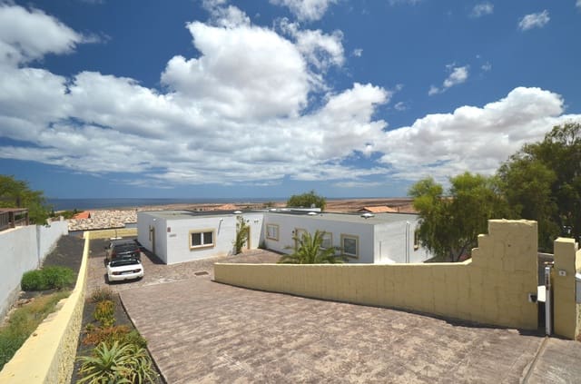 6 slaapkamer Villa te koop in Parque Holandés, La Oliva met zwembad garage - € 895.000 (Ref: 7659232)