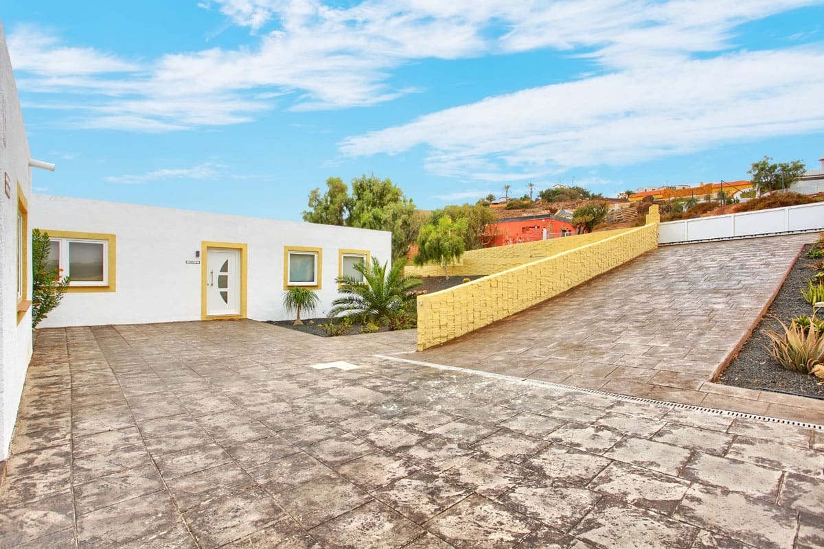 6 soveværelse Villa til salg i Parque Holandes med swimmingpool garage - € 895.000 (Ref: 7659232)