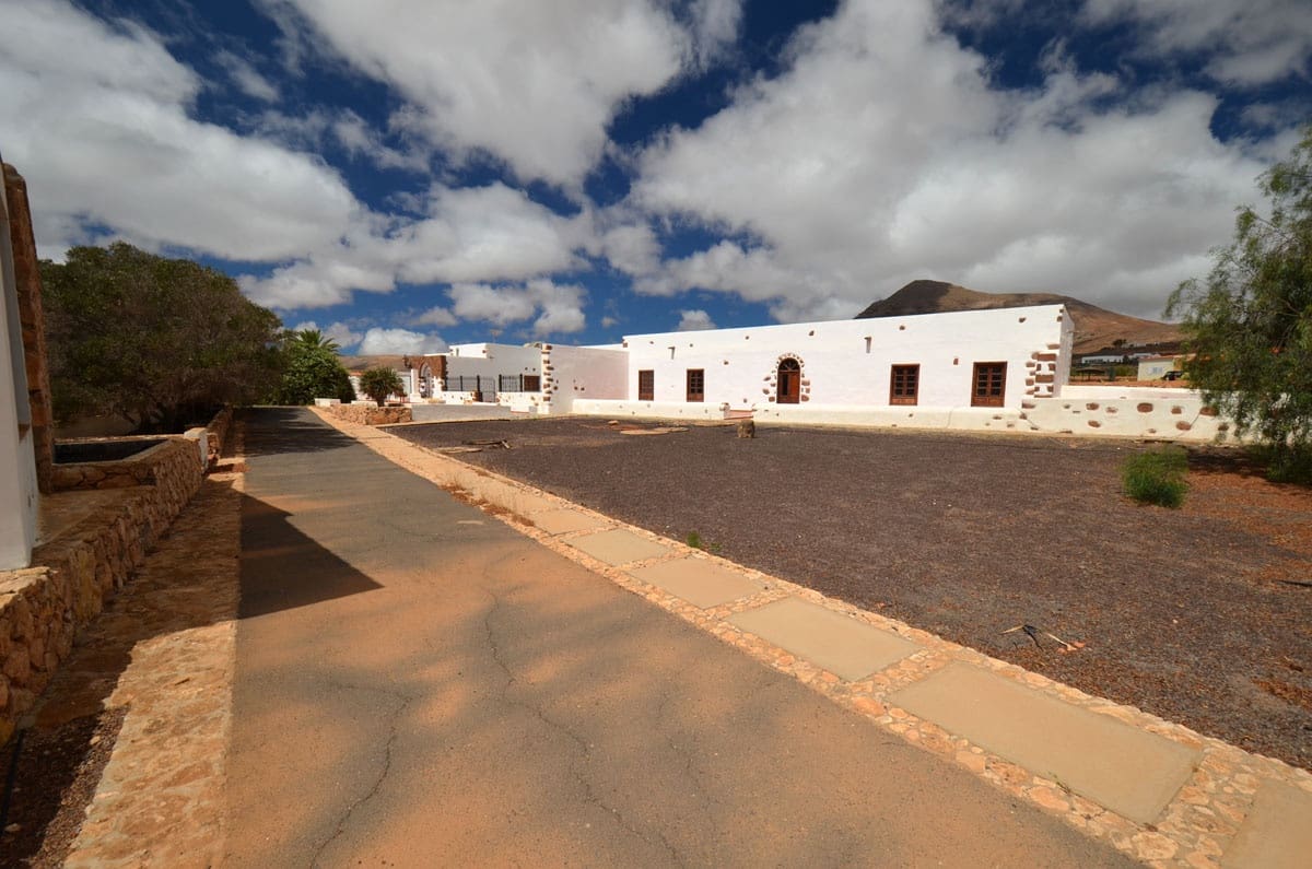 5 soveværelse Finca/Landehus til salg i Tetir med swimmingpool garage - € 1.260.000 (Ref: 7819515)