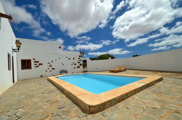 5 bedroom Finca/Country House for sale in Tetir, Puerto del Rosario with pool garage - € 1,260,000 (Ref: 7819515)