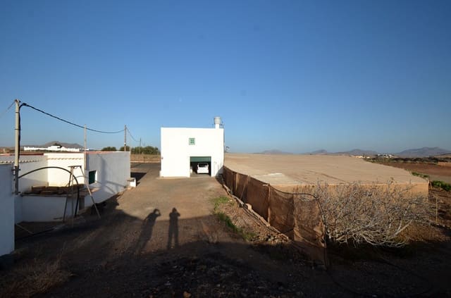 3 bedroom Finca/Country House for sale in Tuineje with garage - € 325,000 (Ref: 8122900)