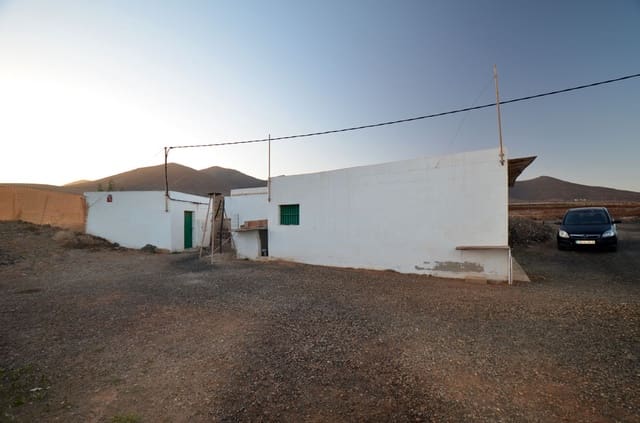 3 bedroom Finca/Country House for sale in Tuineje with garage - € 325,000 (Ref: 8122900)