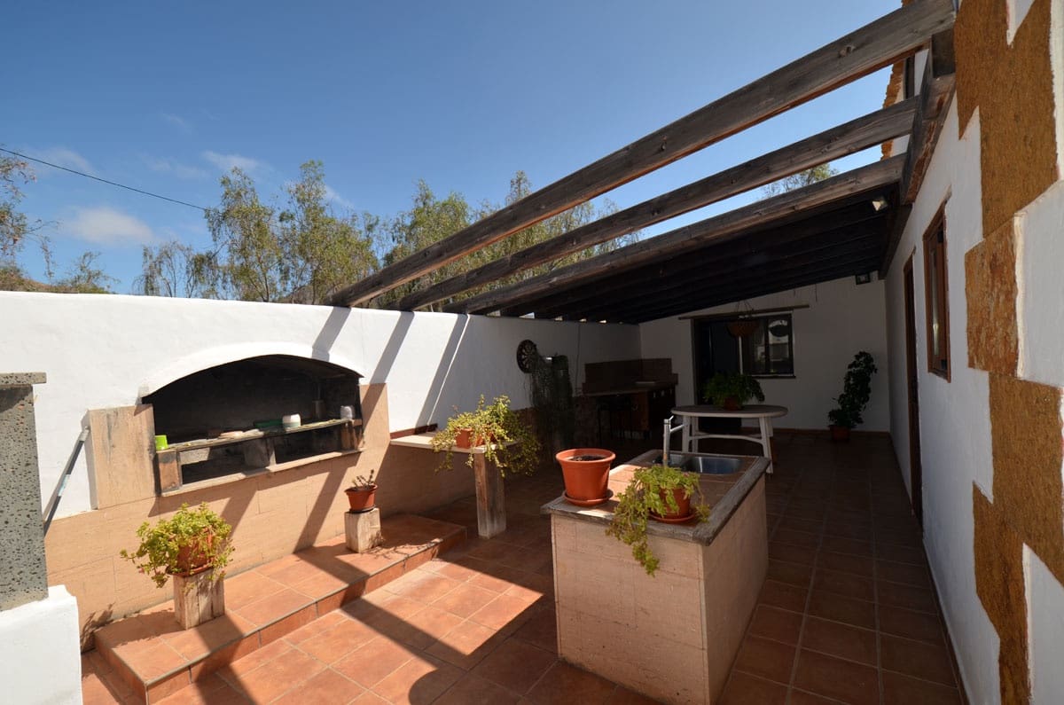 9 soveværelse Finca/Landehus til salg i Tuineje med swimmingpool garage - € 750.000 (Ref: 8456602)