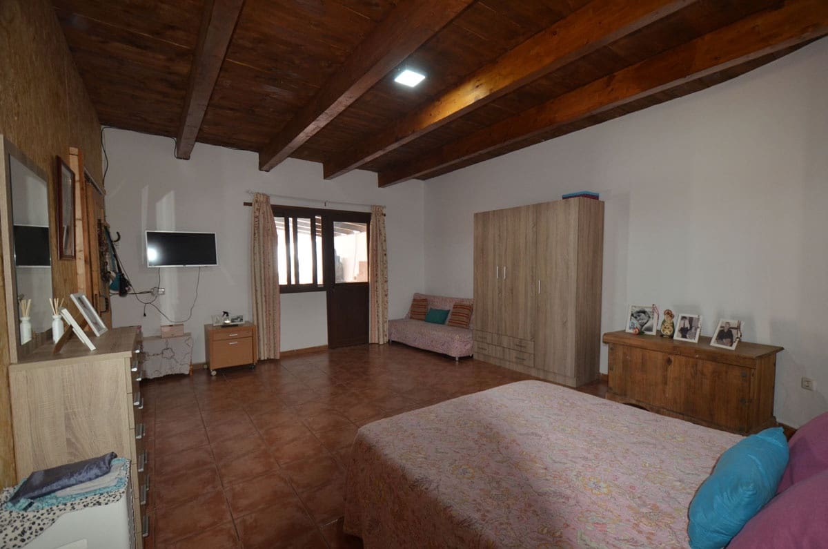 9 soveværelse Finca/Landehus til salg i Tuineje med swimmingpool garage - € 750.000 (Ref: 8456602)