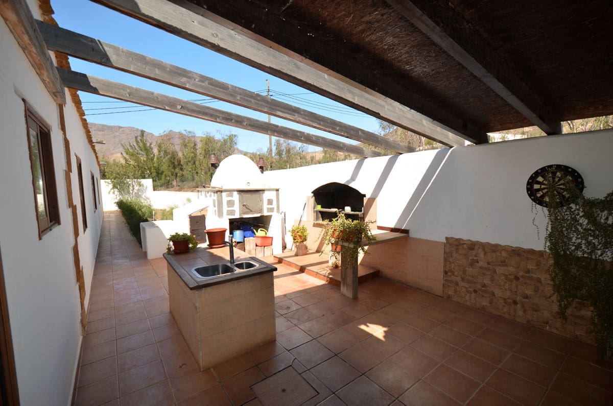 9 soveværelse Finca/Landehus til salg i Tuineje med swimmingpool garage - € 750.000 (Ref: 8456602)