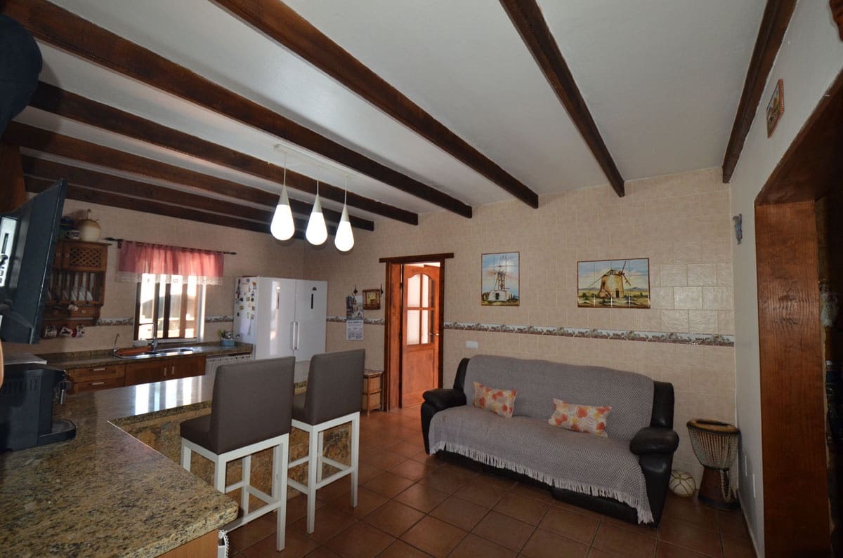 9 soveværelse Finca/Landehus til salg i Tuineje med swimmingpool garage - € 750.000 (Ref: 8456602)