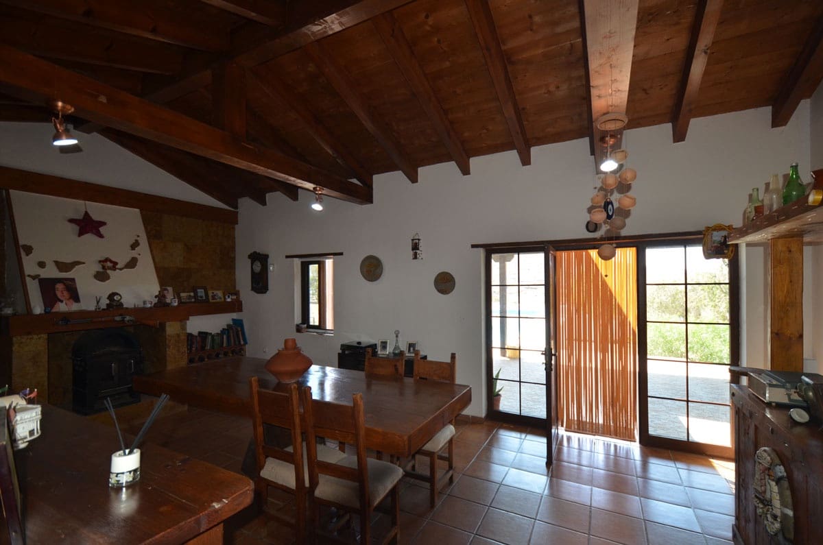 9 soveværelse Finca/Landehus til salg i Tuineje med swimmingpool garage - € 750.000 (Ref: 8456602)