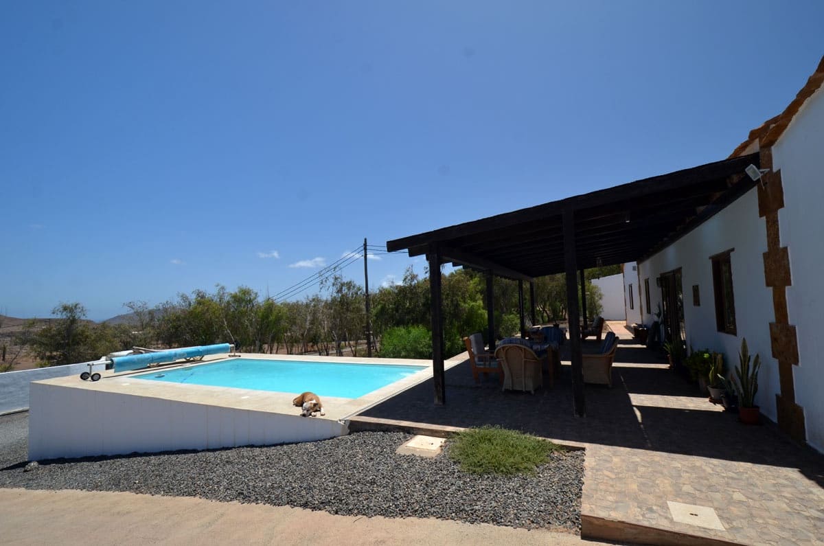 9 soveværelse Finca/Landehus til salg i Tuineje med swimmingpool garage - € 750.000 (Ref: 8456602)