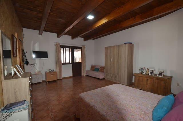 9 bedroom Finca/Country House for sale in Tuineje with pool garage - € 750,000 (Ref: 8456602)