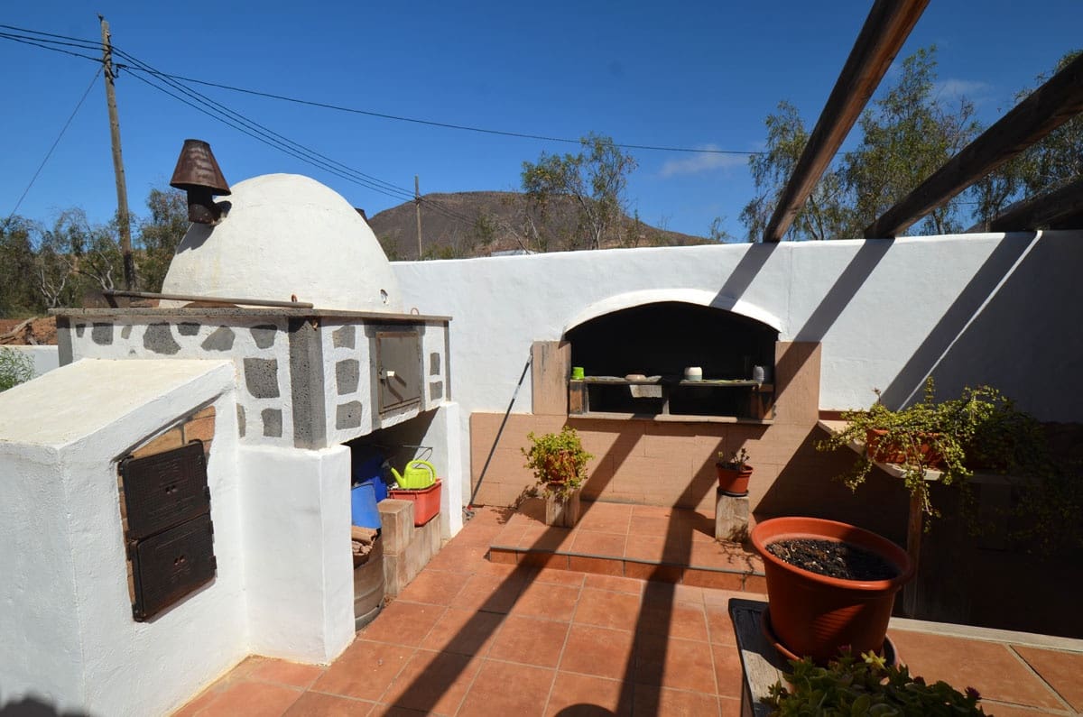 9 soveværelse Finca/Landehus til salg i Tuineje med swimmingpool garage - € 750.000 (Ref: 8456602)