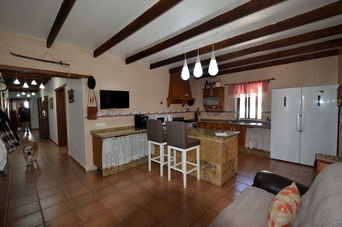 9 soveværelse Finca/Landehus til salg i Tuineje med swimmingpool garage - € 750.000 (Ref: 8456602)