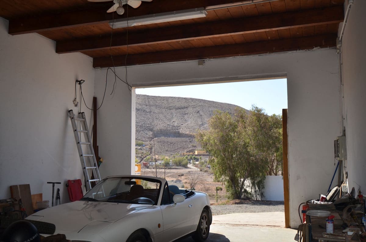 9 soveværelse Finca/Landehus til salg i Tuineje med swimmingpool garage - € 750.000 (Ref: 8456602)