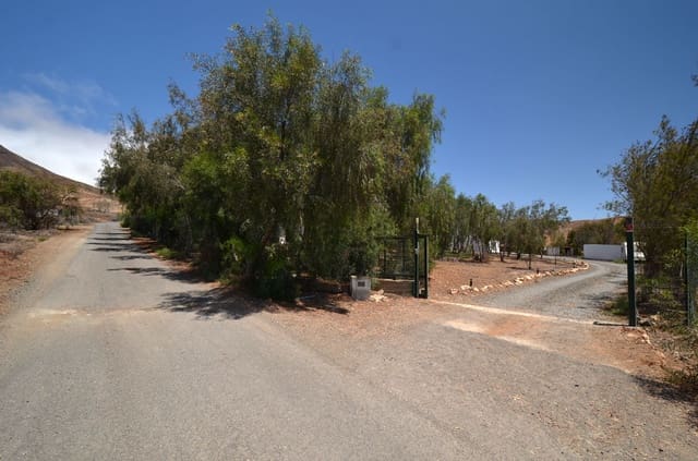 9 bedroom Finca/Country House for sale in Tuineje with pool garage - € 750,000 (Ref: 8456602)