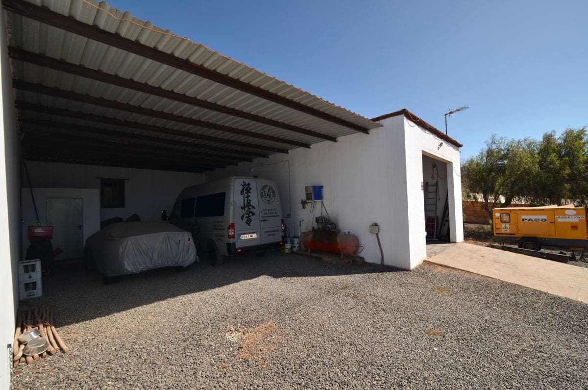 9 soveværelse Finca/Landehus til salg i Tuineje med swimmingpool garage - € 750.000 (Ref: 8456602)