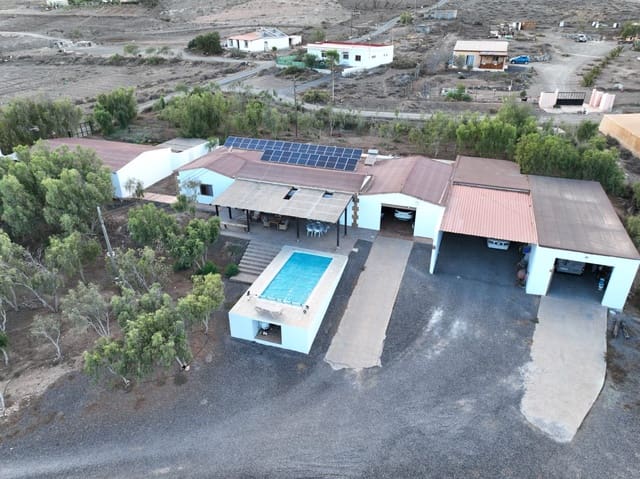 9 bedroom Finca/Country House for sale in Tuineje with pool garage - € 750,000 (Ref: 8456602)