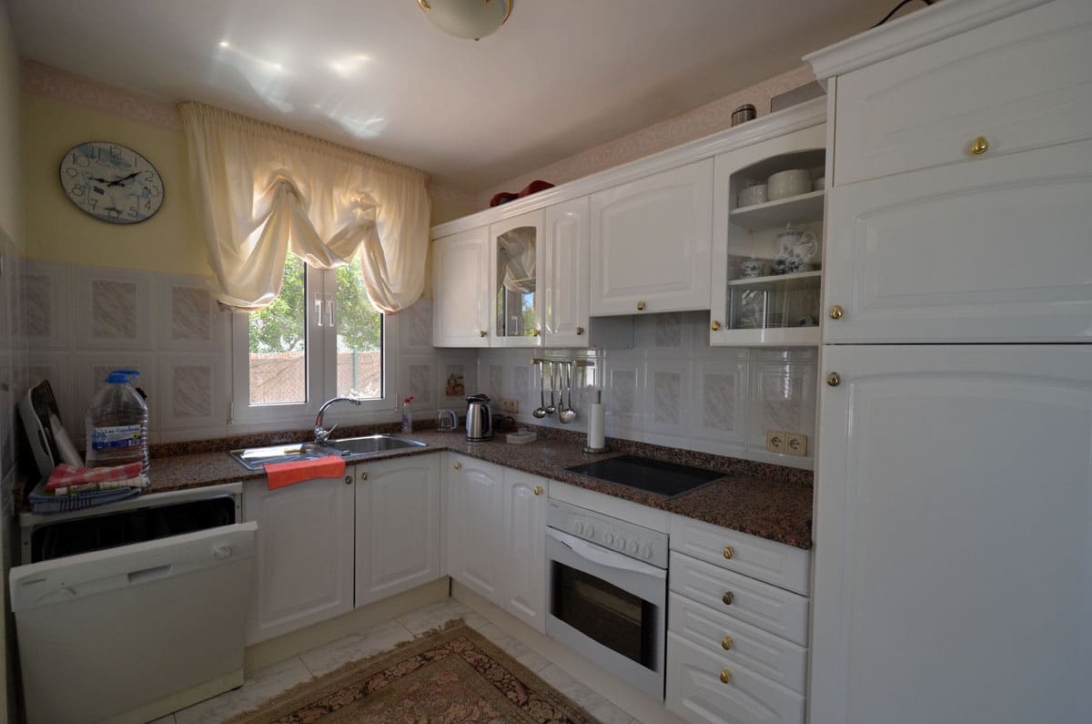 6 soveværelse Byhus til salg i Parque Holandes med garage - € 595.000 (Ref: 8476460)