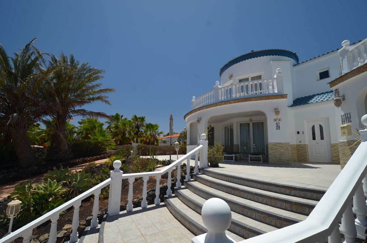 6 soveværelse Byhus til salg i Parque Holandes med garage - € 595.000 (Ref: 8476460)