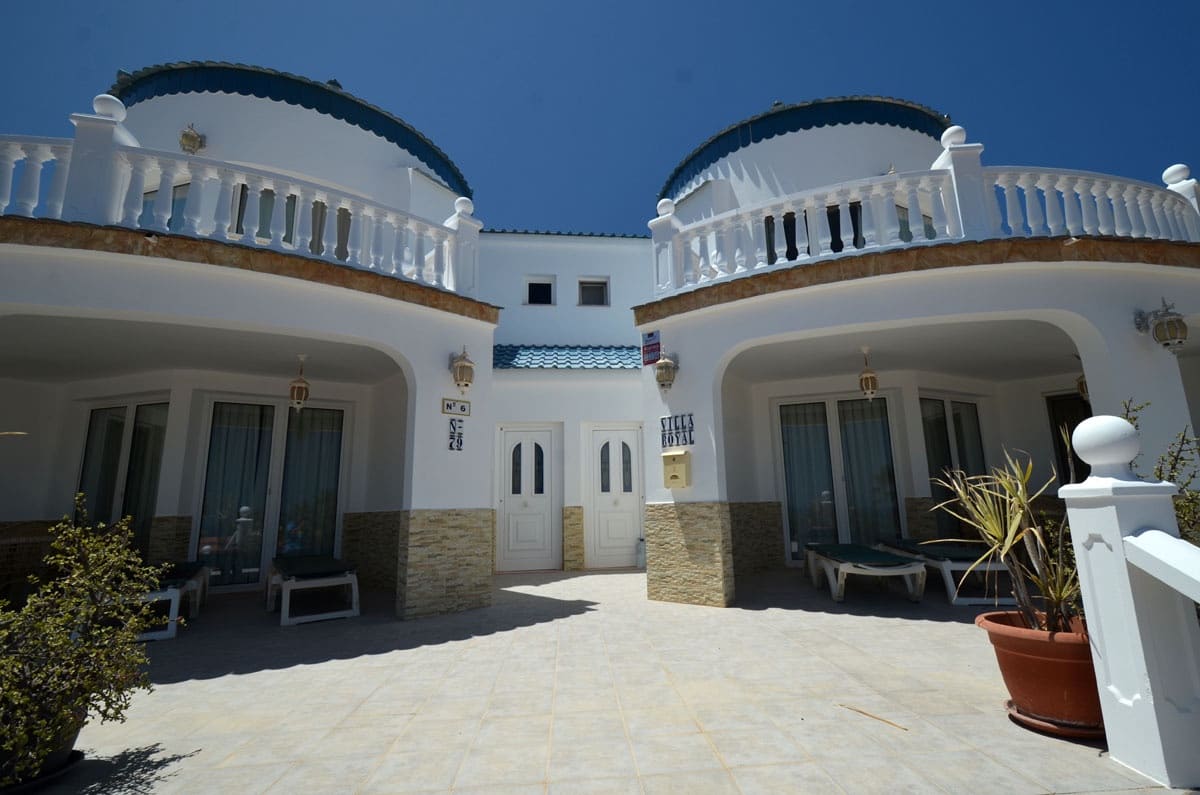 6 soveværelse Byhus til salg i Parque Holandes med garage - € 595.000 (Ref: 8476460)