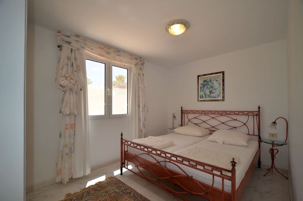 6 soveværelse Byhus til salg i Parque Holandes med garage - € 595.000 (Ref: 8476460)