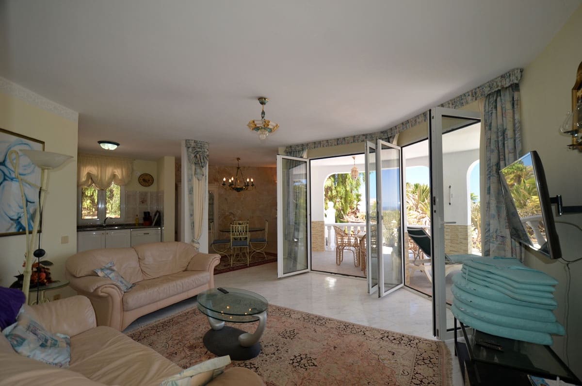 6 soveværelse Byhus til salg i Parque Holandes med garage - € 595.000 (Ref: 8476460)