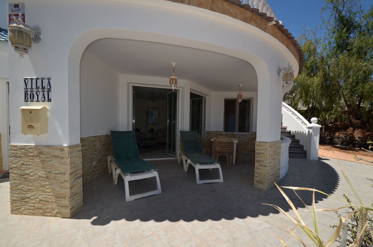 6 soveværelse Byhus til salg i Parque Holandes med garage - € 595.000 (Ref: 8476460)