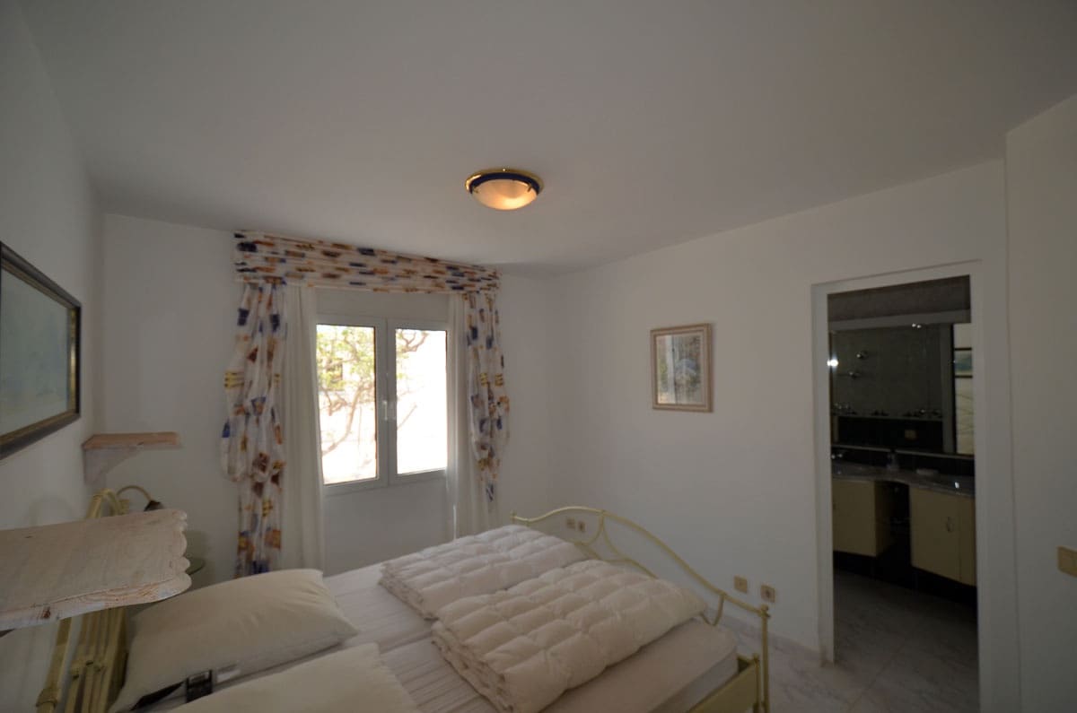 6 soveværelse Byhus til salg i Parque Holandes med garage - € 595.000 (Ref: 8476460)