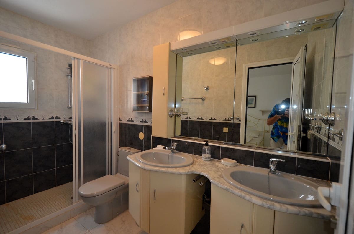 6 soveværelse Byhus til salg i Parque Holandes med garage - € 595.000 (Ref: 8476460)