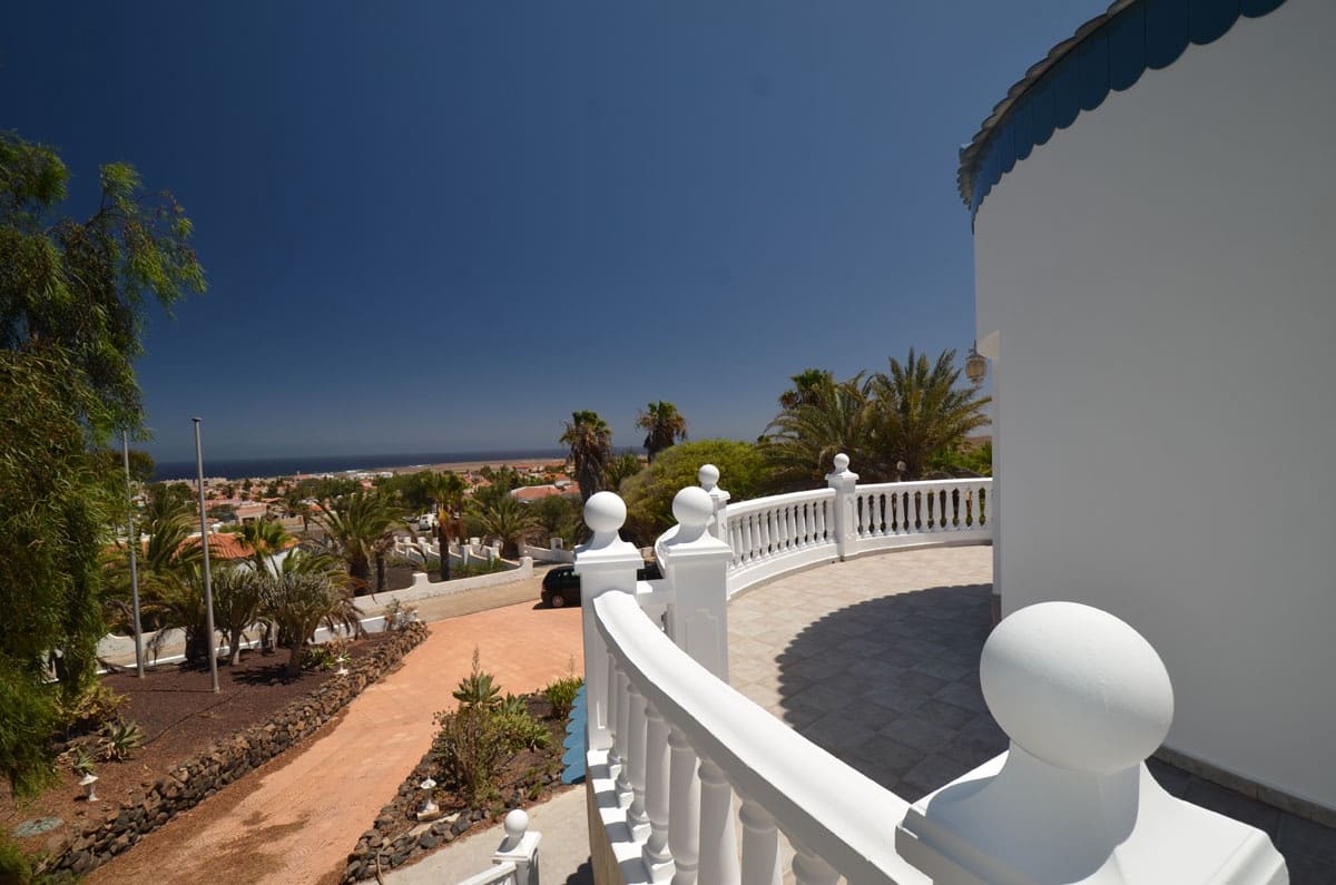 6 soveværelse Byhus til salg i Parque Holandes med garage - € 595.000 (Ref: 8476460)