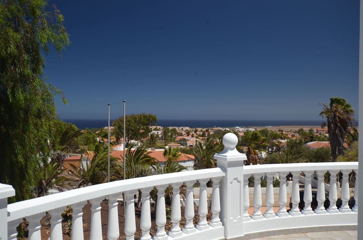 6 soveværelse Byhus til salg i Parque Holandes med garage - € 595.000 (Ref: 8476460)