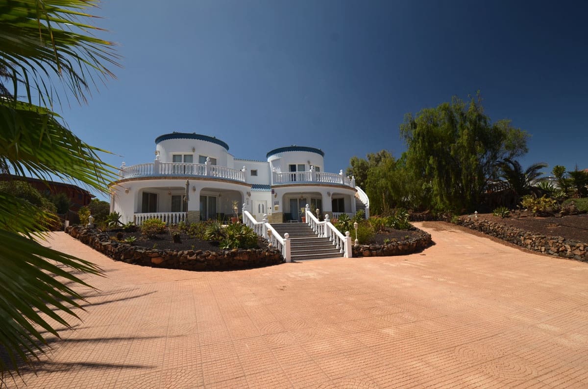 6 soveværelse Byhus til salg i Parque Holandes med garage - € 595.000 (Ref: 8476460)