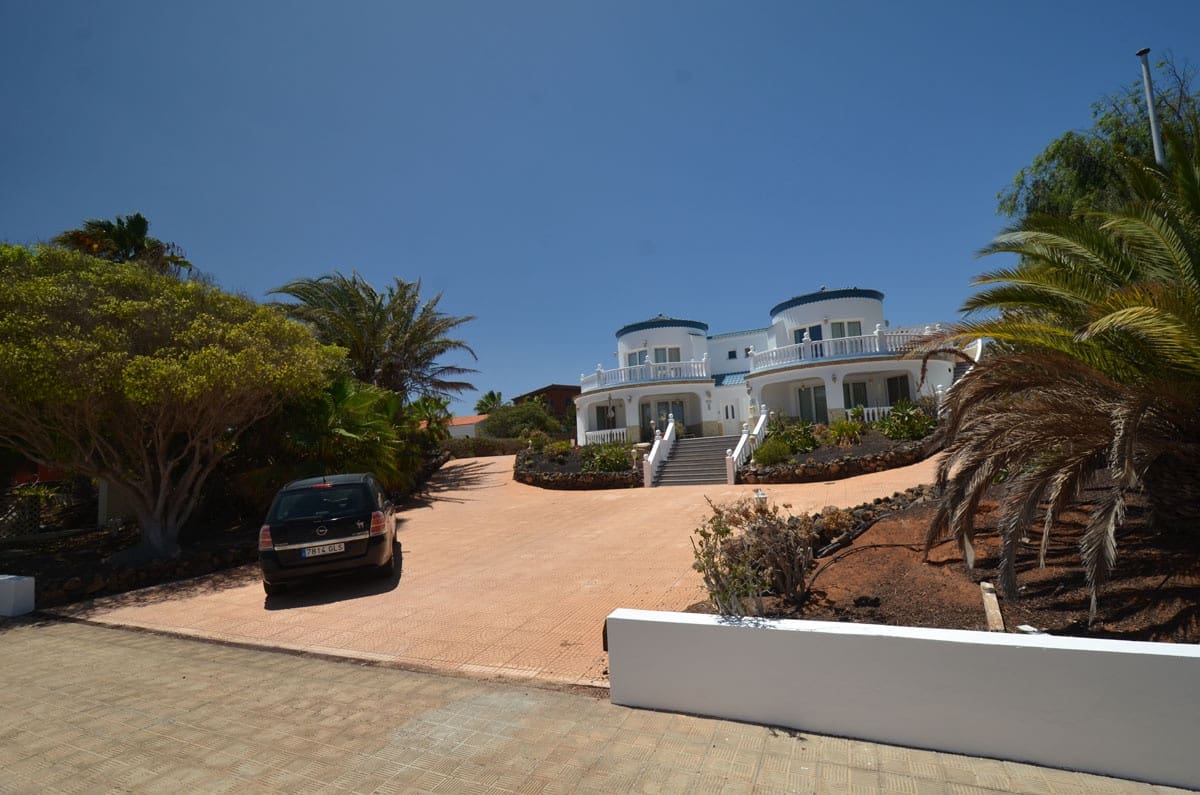 6 soveværelse Byhus til salg i Parque Holandes med garage - € 595.000 (Ref: 8476460)