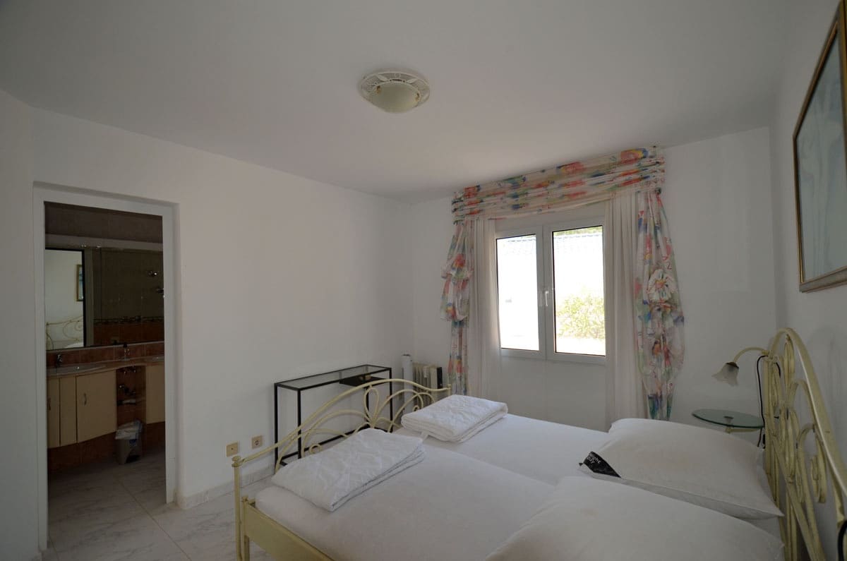 6 soveværelse Byhus til salg i Parque Holandes med garage - € 595.000 (Ref: 8476460)