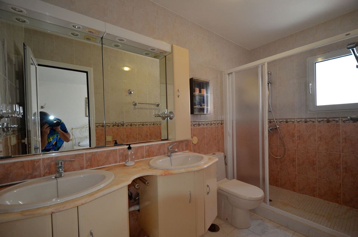 6 soveværelse Byhus til salg i Parque Holandes med garage - € 595.000 (Ref: 8476460)