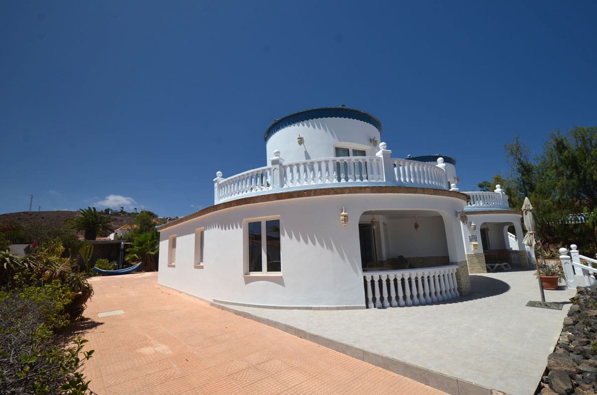 6 soveværelse Byhus til salg i Parque Holandes med garage - € 595.000 (Ref: 8476460)