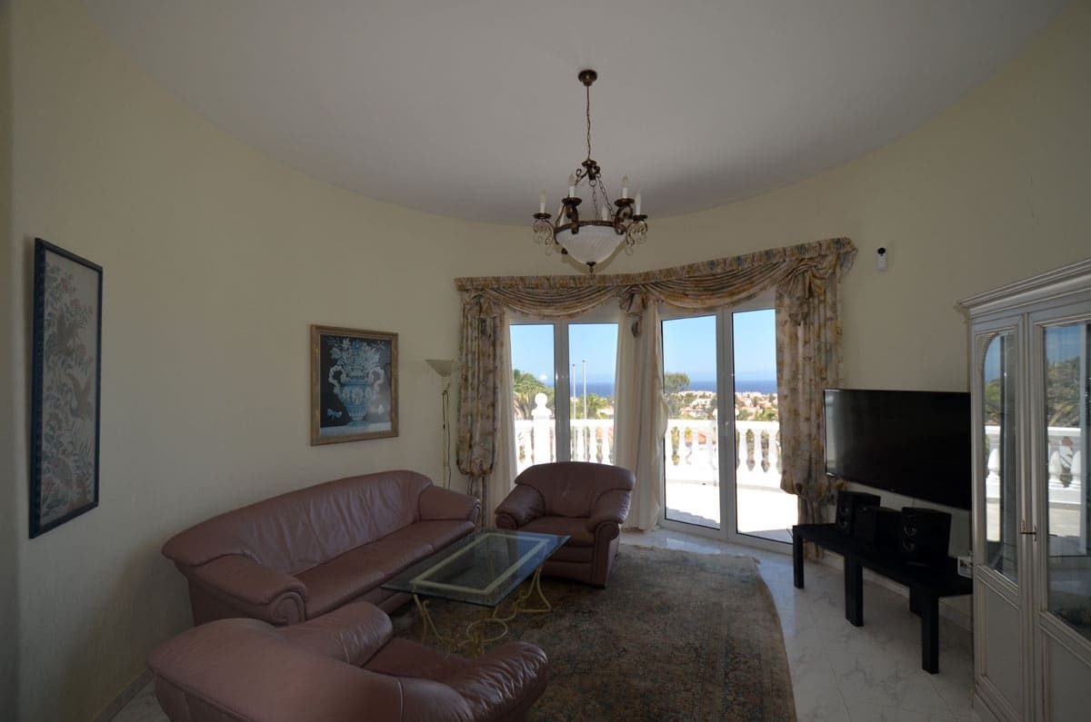 6 soveværelse Byhus til salg i Parque Holandes med garage - € 595.000 (Ref: 8476460)