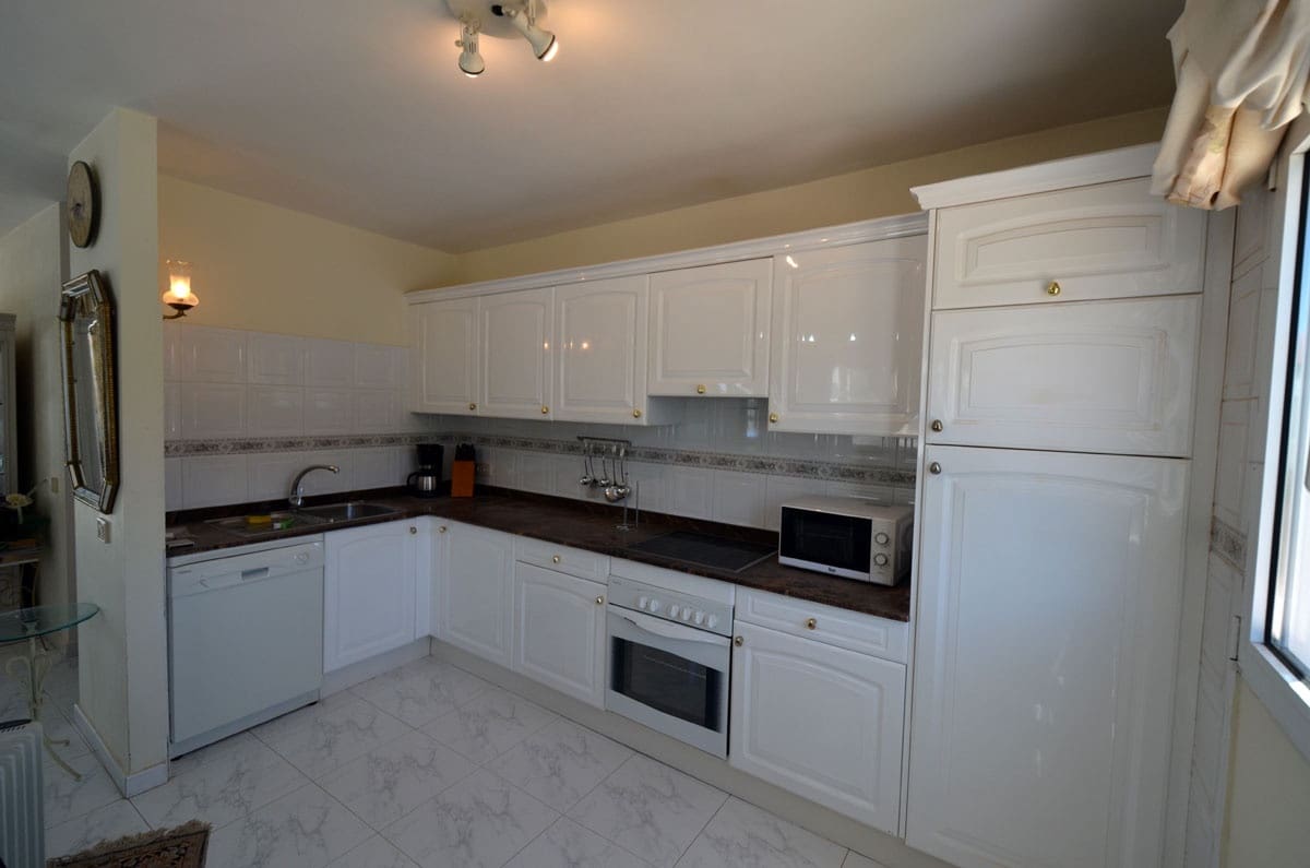 6 soveværelse Byhus til salg i Parque Holandes med garage - € 595.000 (Ref: 8476460)