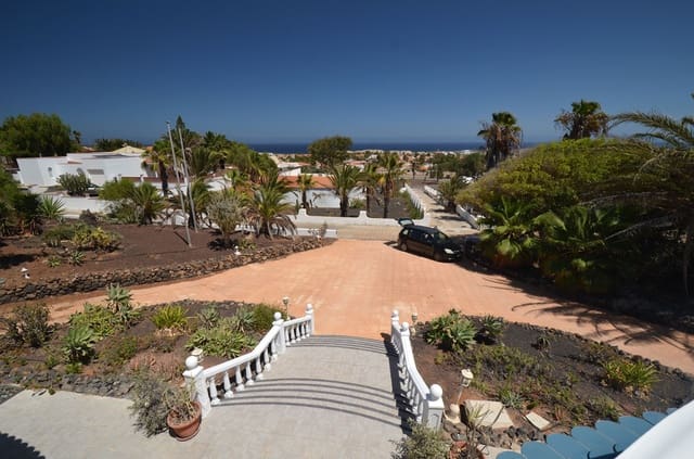 6 soveværelse Byhus til salg i Parque Holandés, La Oliva med garage - € 595.000 (Ref: 8476460)