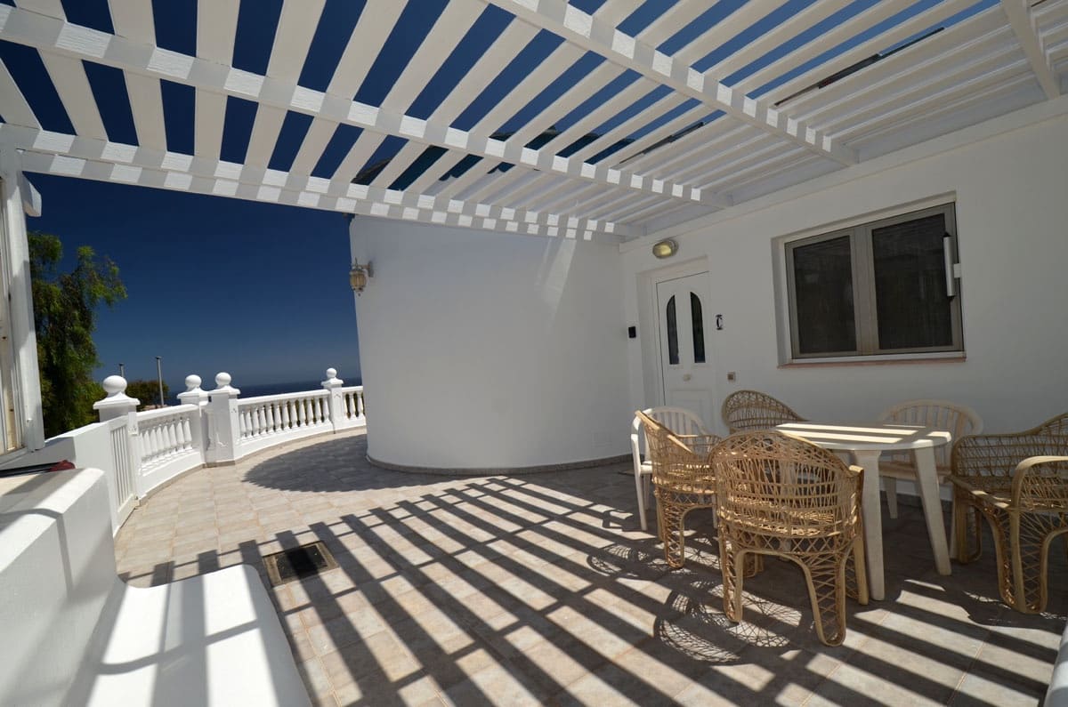 6 soveværelse Byhus til salg i Parque Holandes med garage - € 595.000 (Ref: 8476460)