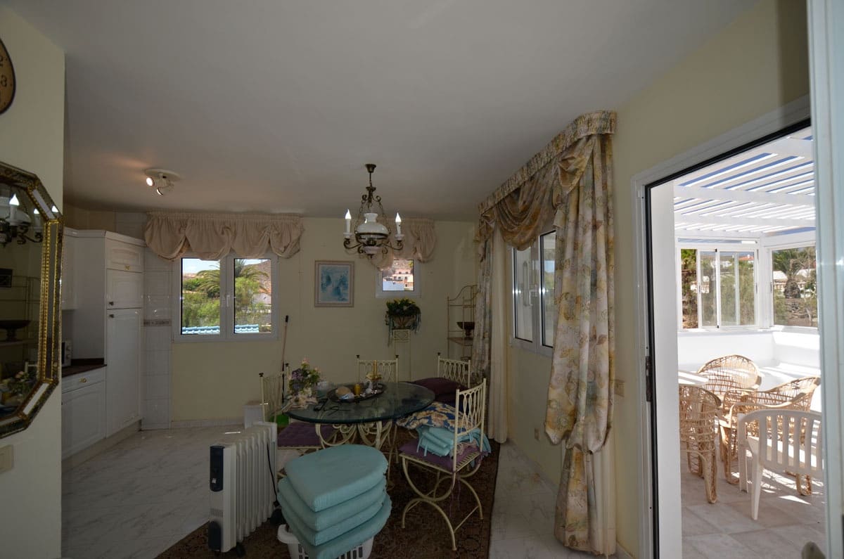 6 soveværelse Byhus til salg i Parque Holandes med garage - € 595.000 (Ref: 8476460)