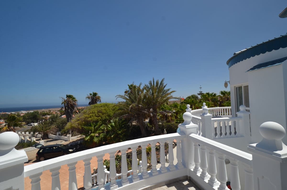 6 soveværelse Byhus til salg i Parque Holandes med garage - € 595.000 (Ref: 8476460)