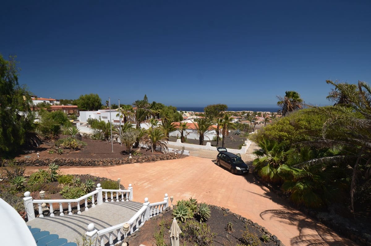 6 soveværelse Byhus til salg i Parque Holandes med garage - € 595.000 (Ref: 8476460)