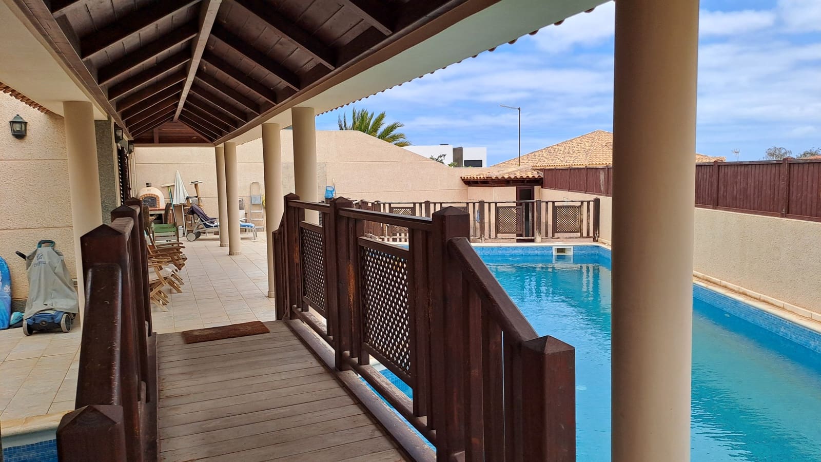 3 slaapkamer Villa te koop in Puerto del Rosario met zwembad garage - € 800.000 (Ref: 9190800)