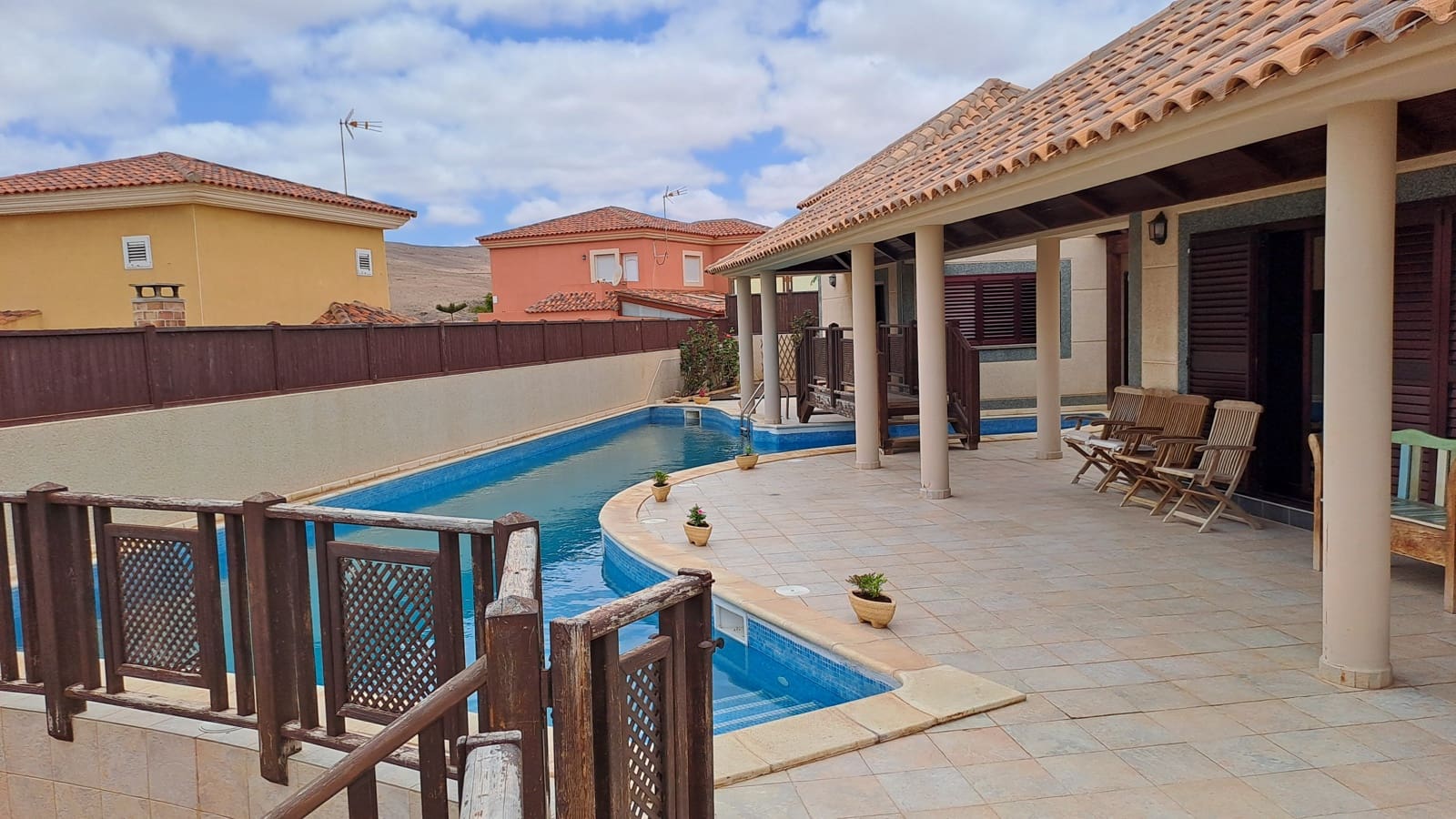 3 slaapkamer Villa te koop in Puerto del Rosario met zwembad garage - € 800.000 (Ref: 9190800)