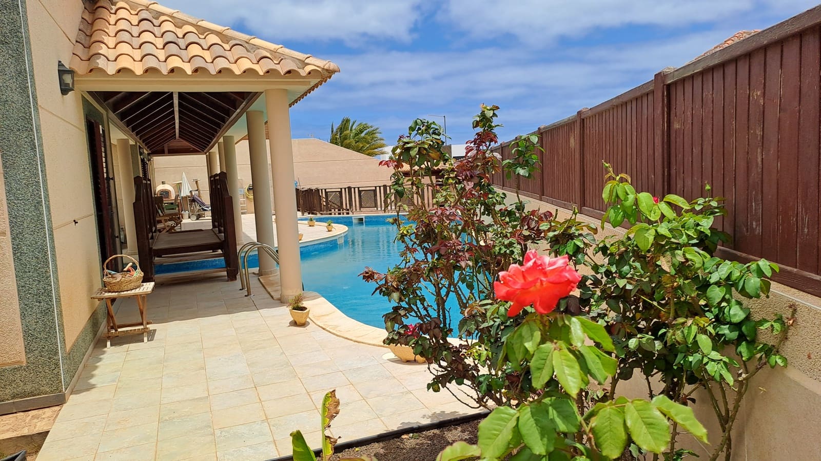 3 slaapkamer Villa te koop in Puerto del Rosario met zwembad garage - € 800.000 (Ref: 9190800)