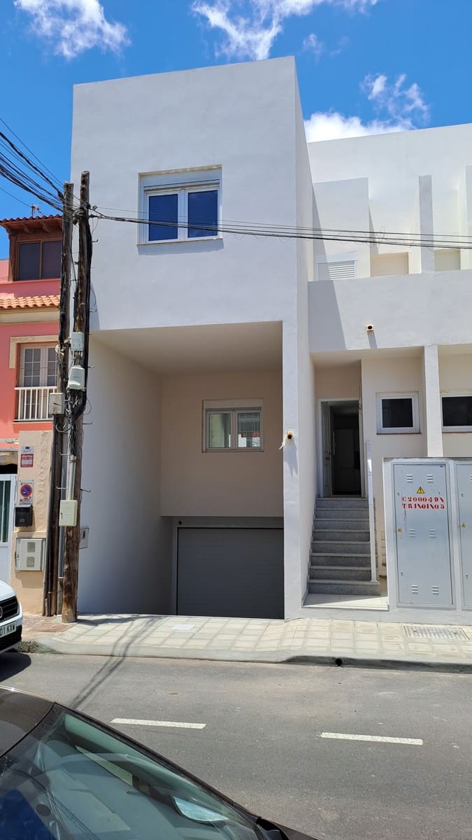 3 slaapkamer Huis te koop in El Matorral met garage - € 250.000 (Ref: 9208582)